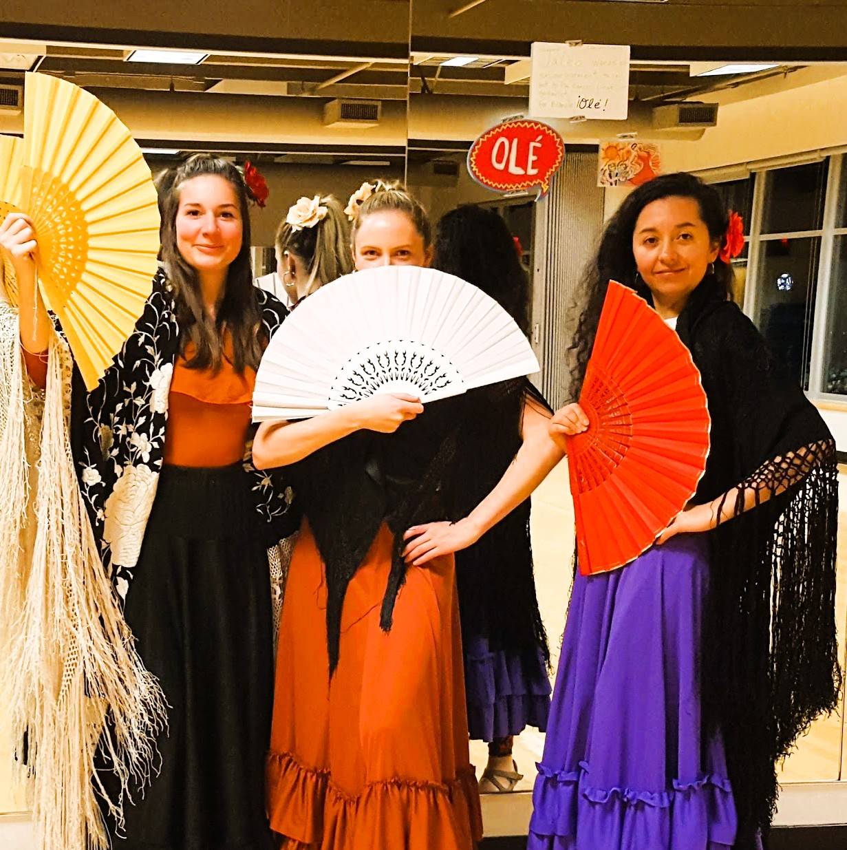 flamencostudentstrio2018handfanedit